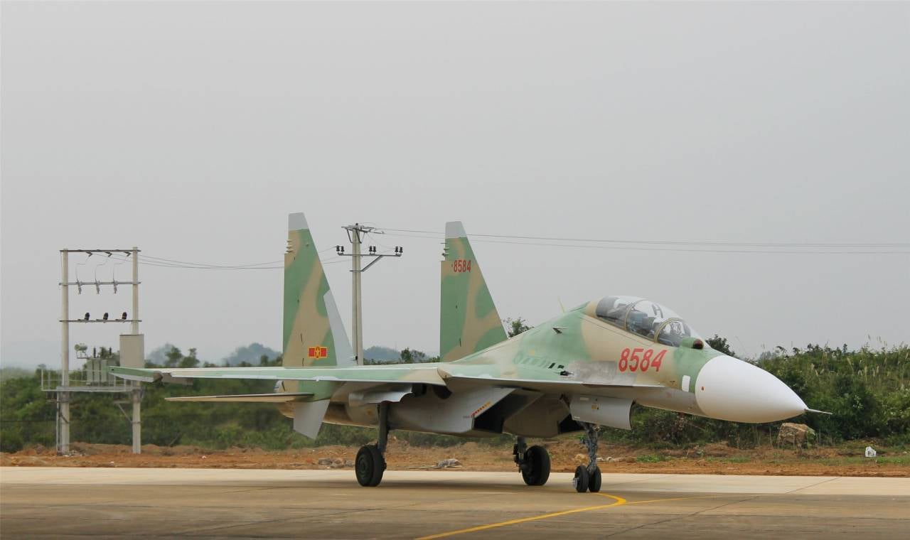 Resultado de imagen de Fuerza Aérea de Vietnam recibió el primer Su-27UBK